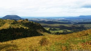 Vista da Estrada de acesso às Três Pedras, via Botucatu